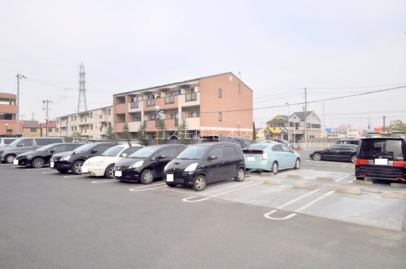 メルヴェイユー山本 駐車場