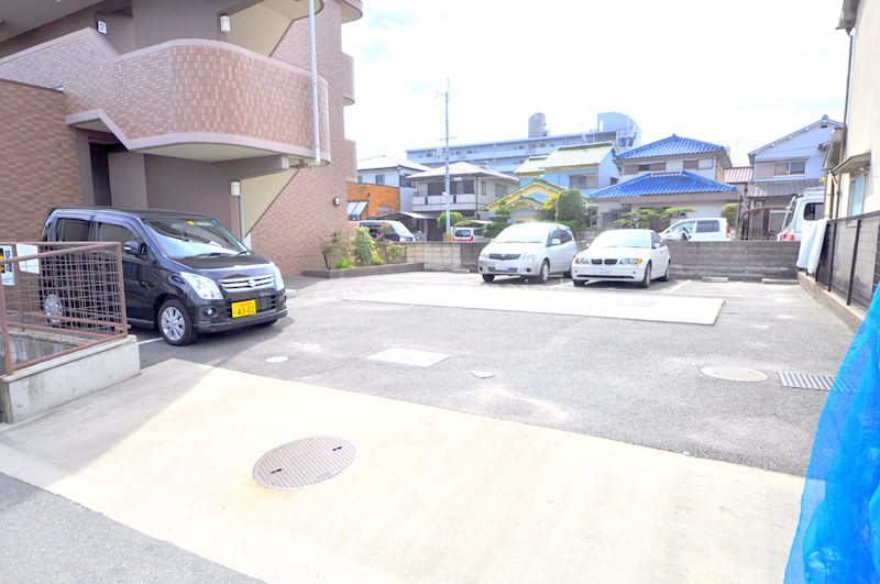 ジュネス高安 駐車場