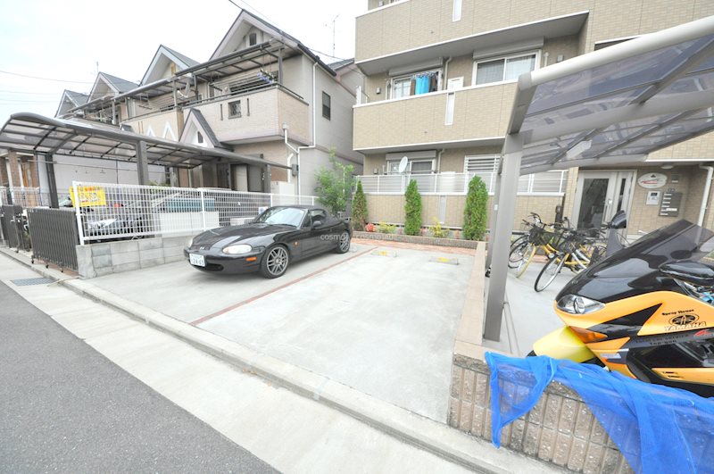 エリチェ青山 駐車場