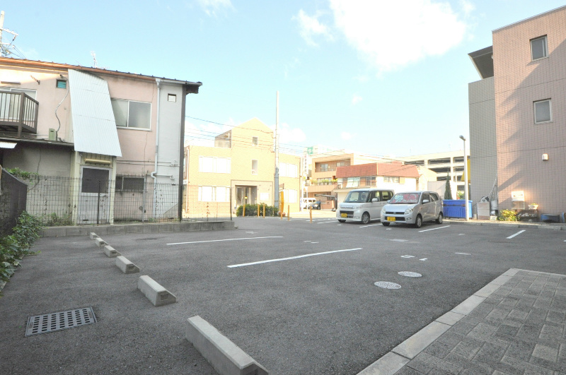 ユンヌファシリテ 駐車場