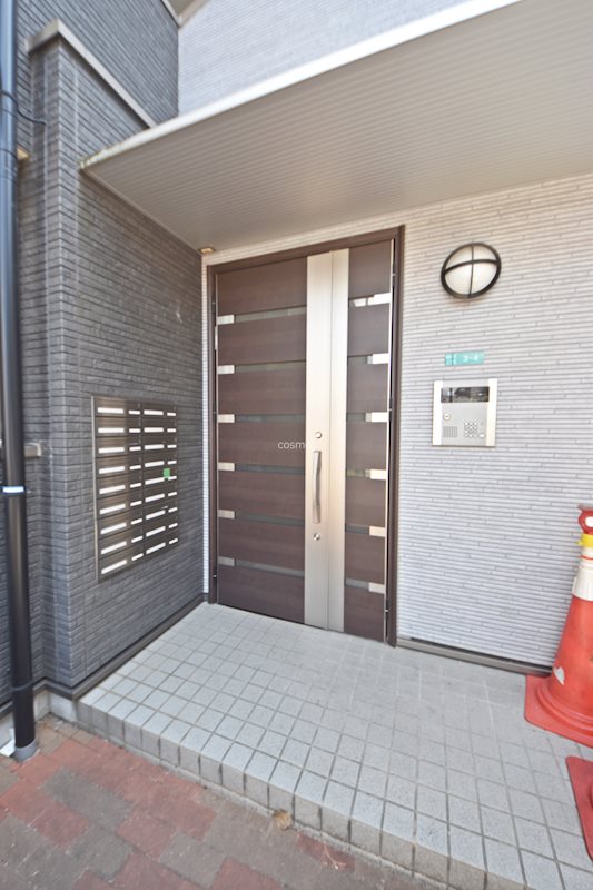 アンプルールフェール六反 エントランス