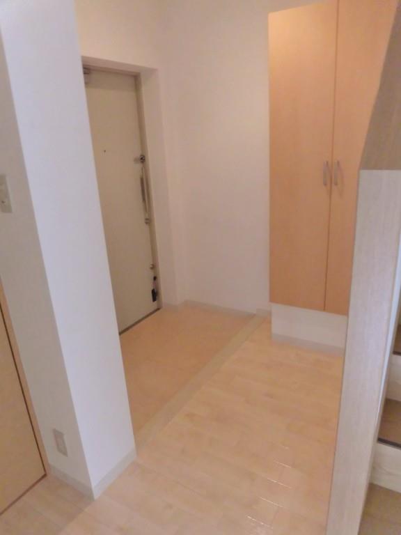 ジュネスト1番館 玄関