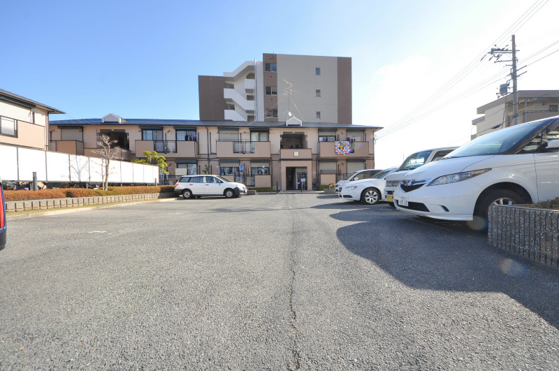 ルミエール永畑 駐車場