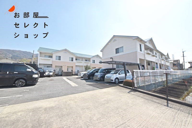 ツインコートいたくら 駐車場