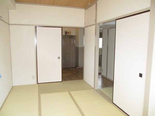 中西ビル ベッドルーム