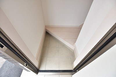 ロデスマン三萩野 玄関