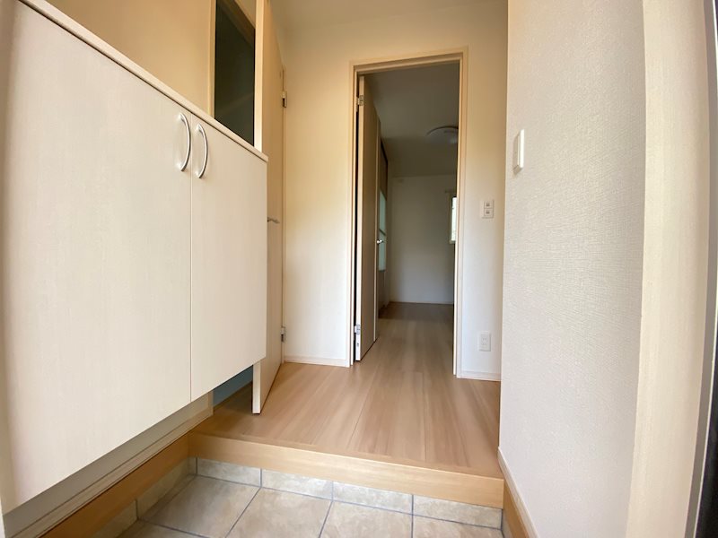 ヒルズ新宮苑 玄関