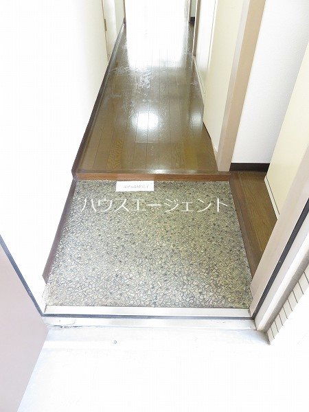 メゾンドール旭 玄関