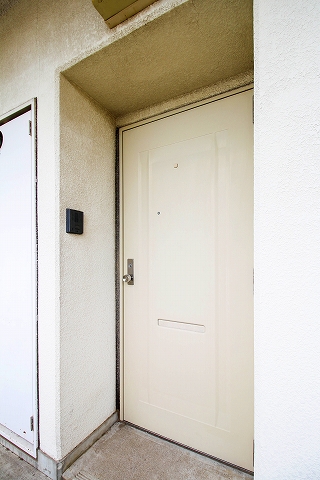 平和マンション 玄関