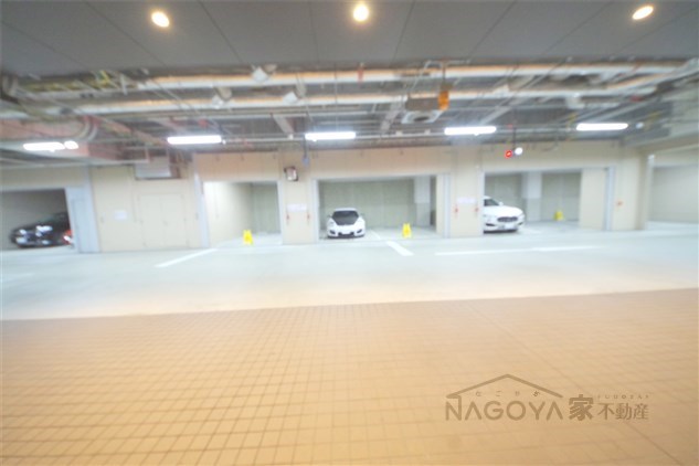 プラウドタワー名古屋栄 駐車場