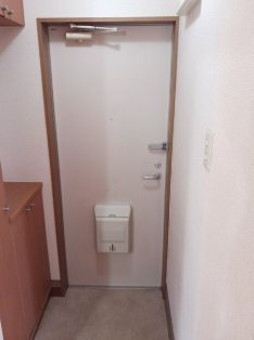 エルセトル佐方 玄関