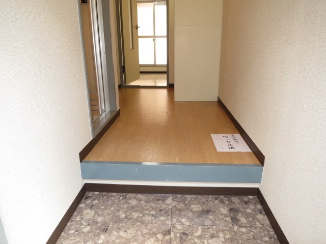 宮元12番館 玄関