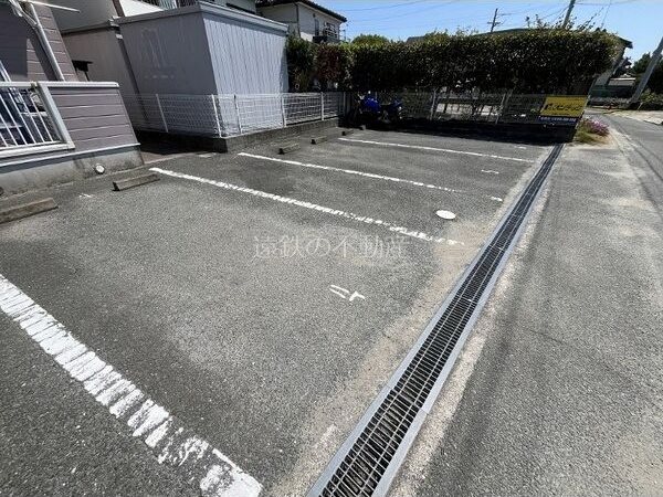 クレストールベルツリーⅡ 駐車場