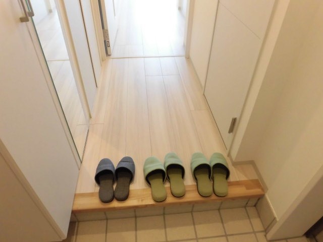 フロイデミーツ半田山 玄関