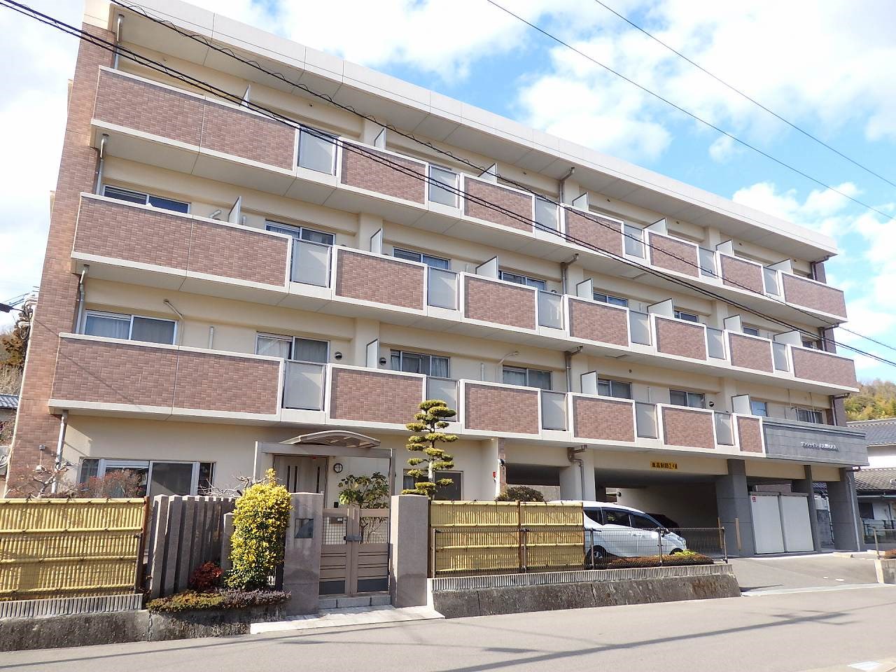 サンシャインKAWAOKA 204号室 外観