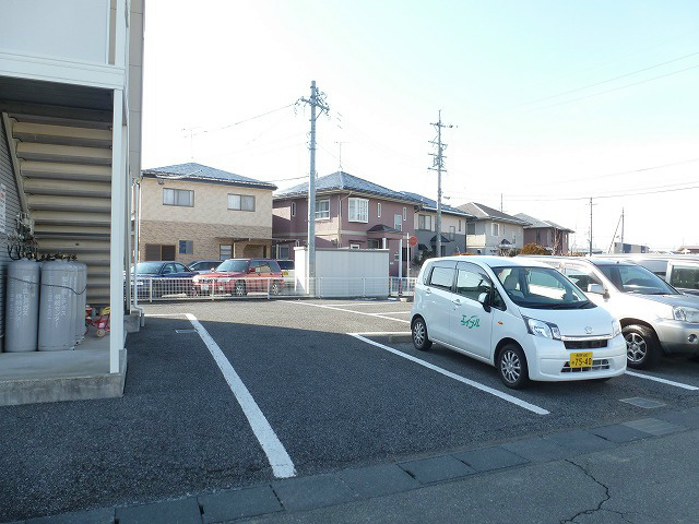 サン・フラッツ 駐車場