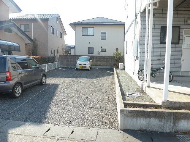 サン・フラッツ 駐車場