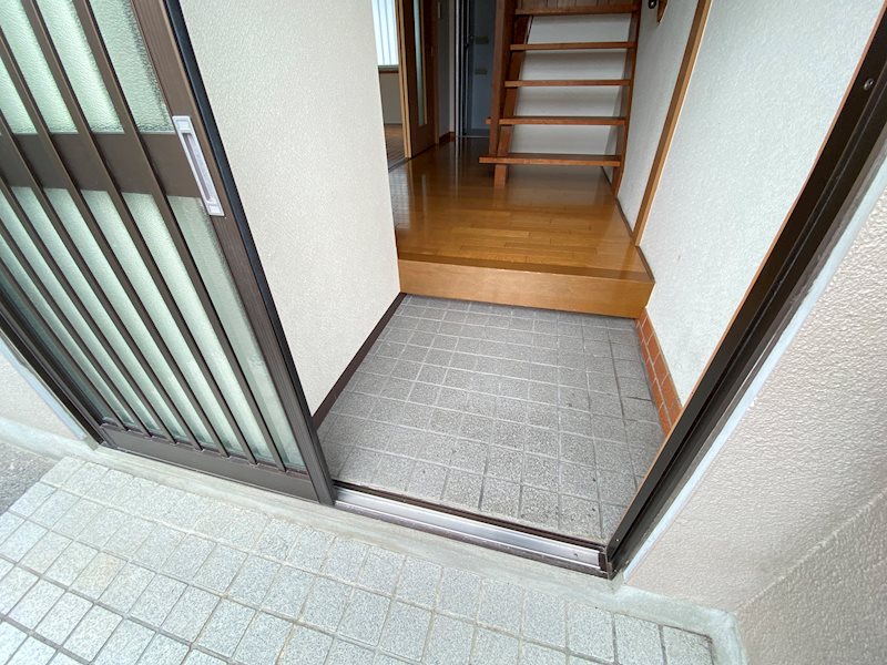 ハイツいまだ 玄関