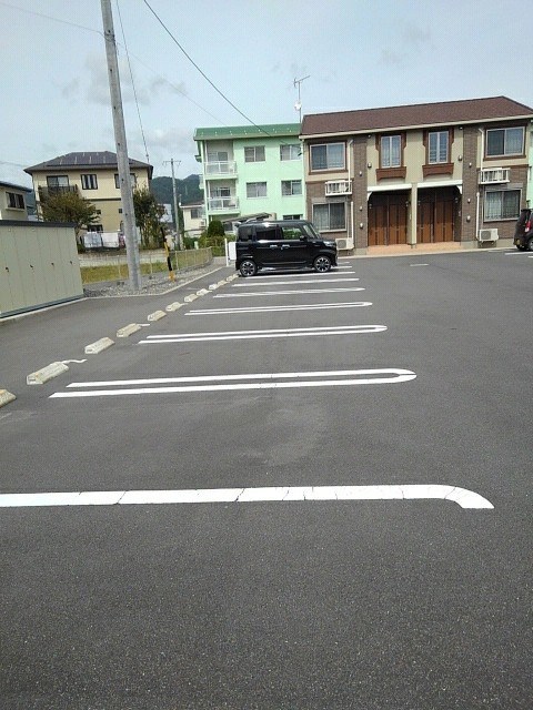 クレメント　ガーデンA 駐車場