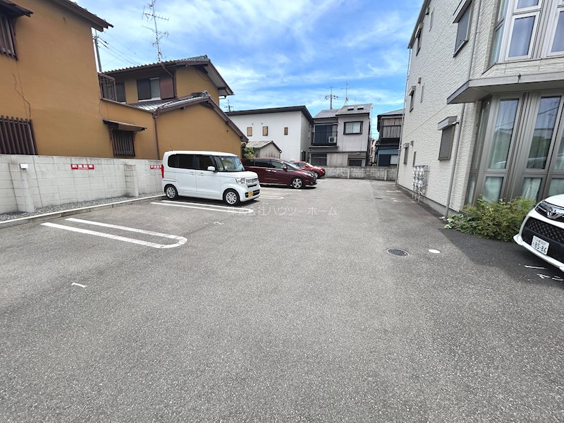 シャーメゾンプルメリア 駐車場
