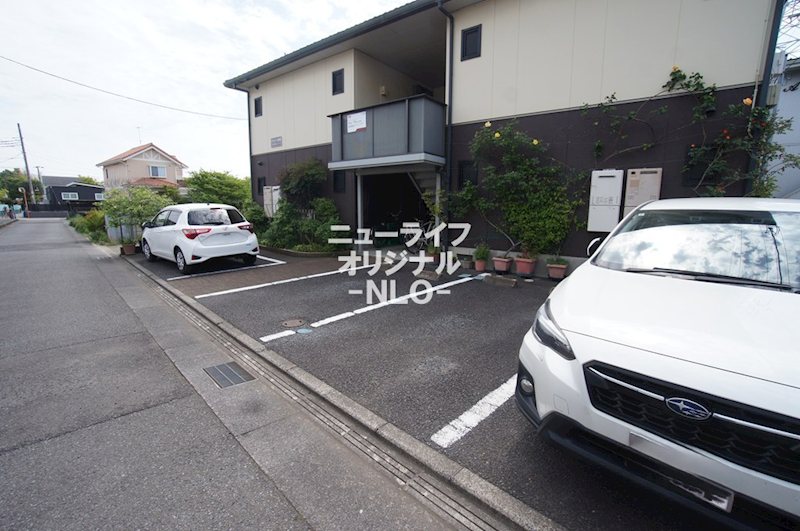 ファミール御殿 駐車場