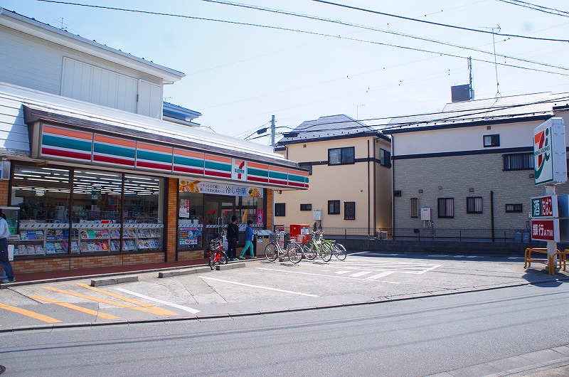 カミーリア・レジデンス コンビニ