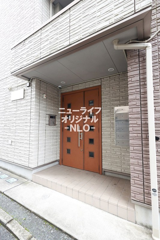 ＥＡＳＴ　ＯＮＥ エントランス