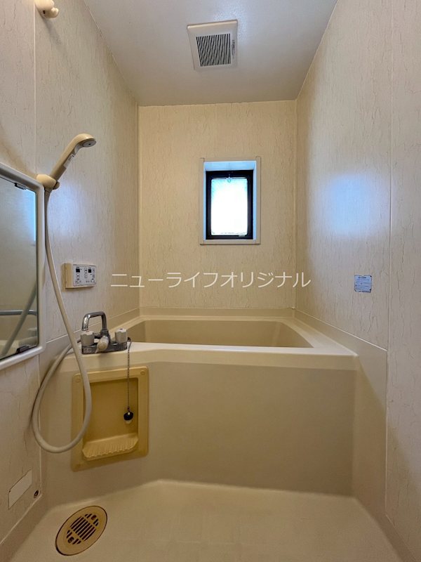 ドミ・クレイン 風呂画像