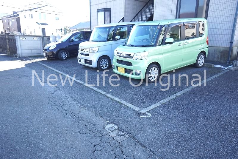 ローリエ美鈴 駐車場