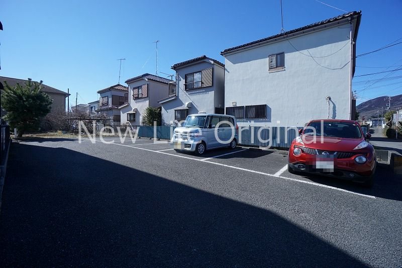 ローリエ美鈴 駐車場
