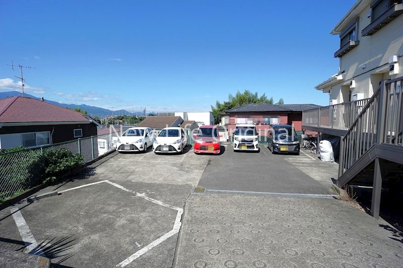 ハイクレスト湘南 駐車場