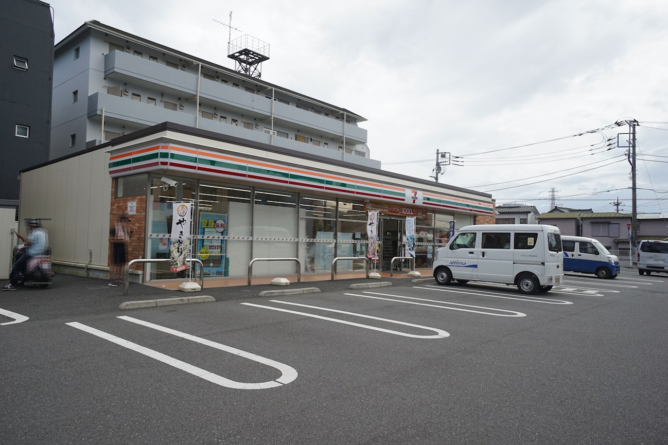 エヴァーグリーン・フロレスタ コンビニ