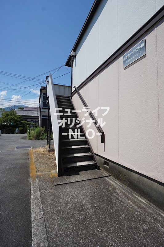 山百合ハイツ２号棟 エントランス