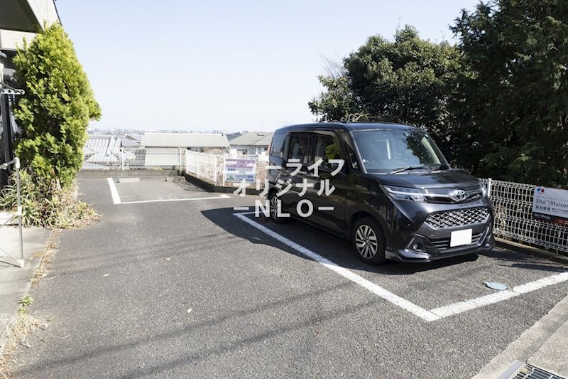 エトワールＡ 駐車場
