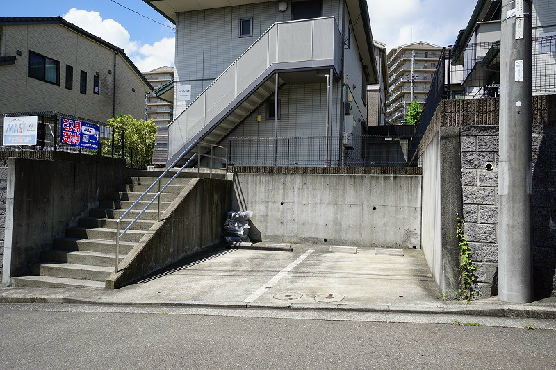 ヴァンヴェールB 駐車場