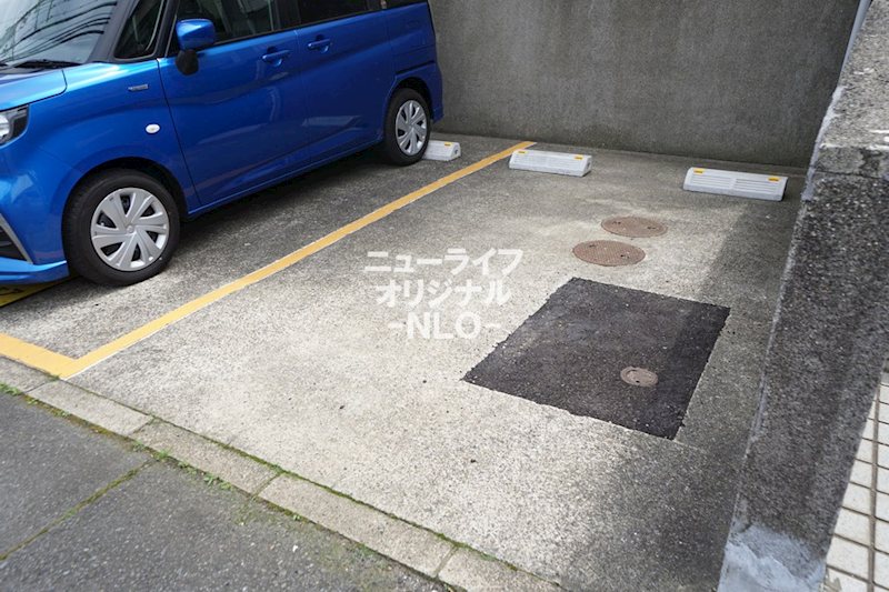 ドミールケイ 駐車場
