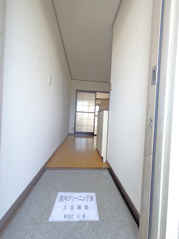 コーポナミキA 玄関