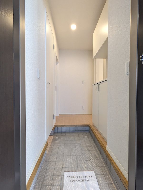 メゾンスリジエ 玄関