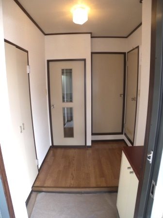 クレストハウス 玄関