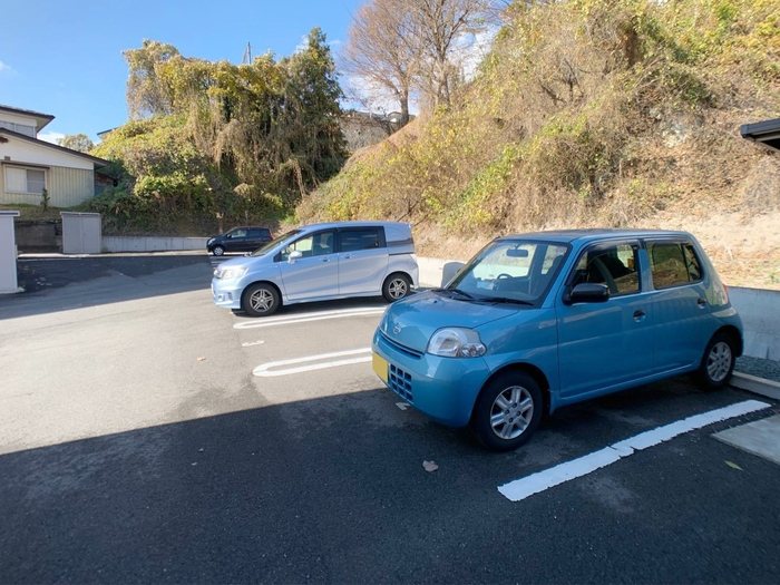 ウィークス&コリーヌ（ウィークス） 駐車場