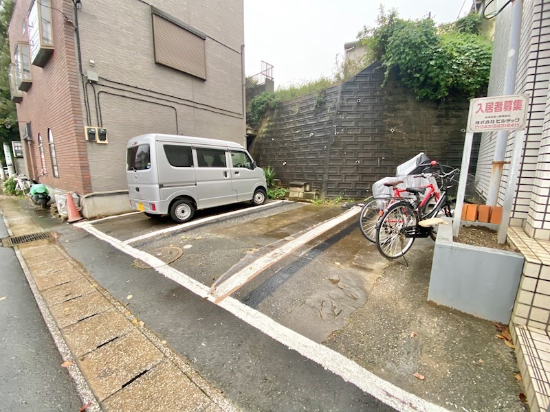 トレゾア作草部(マンスリーマンション） 駐車場