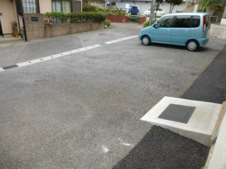 亢ビル（マンスリーマンション） 駐車場