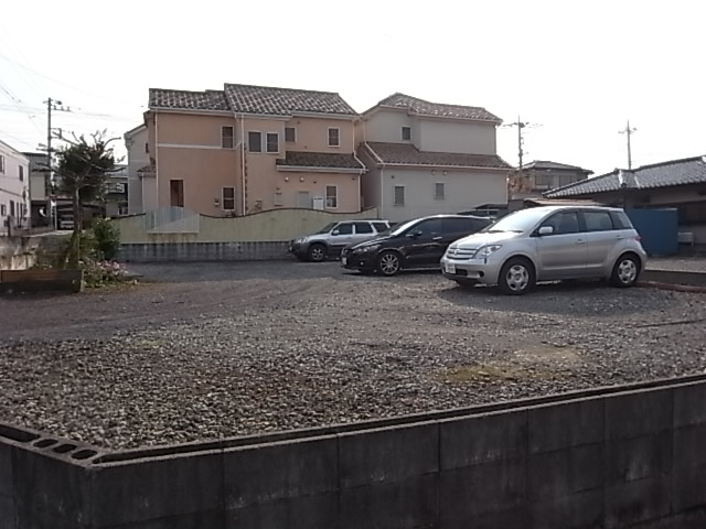 井上理容店駐車場 外観