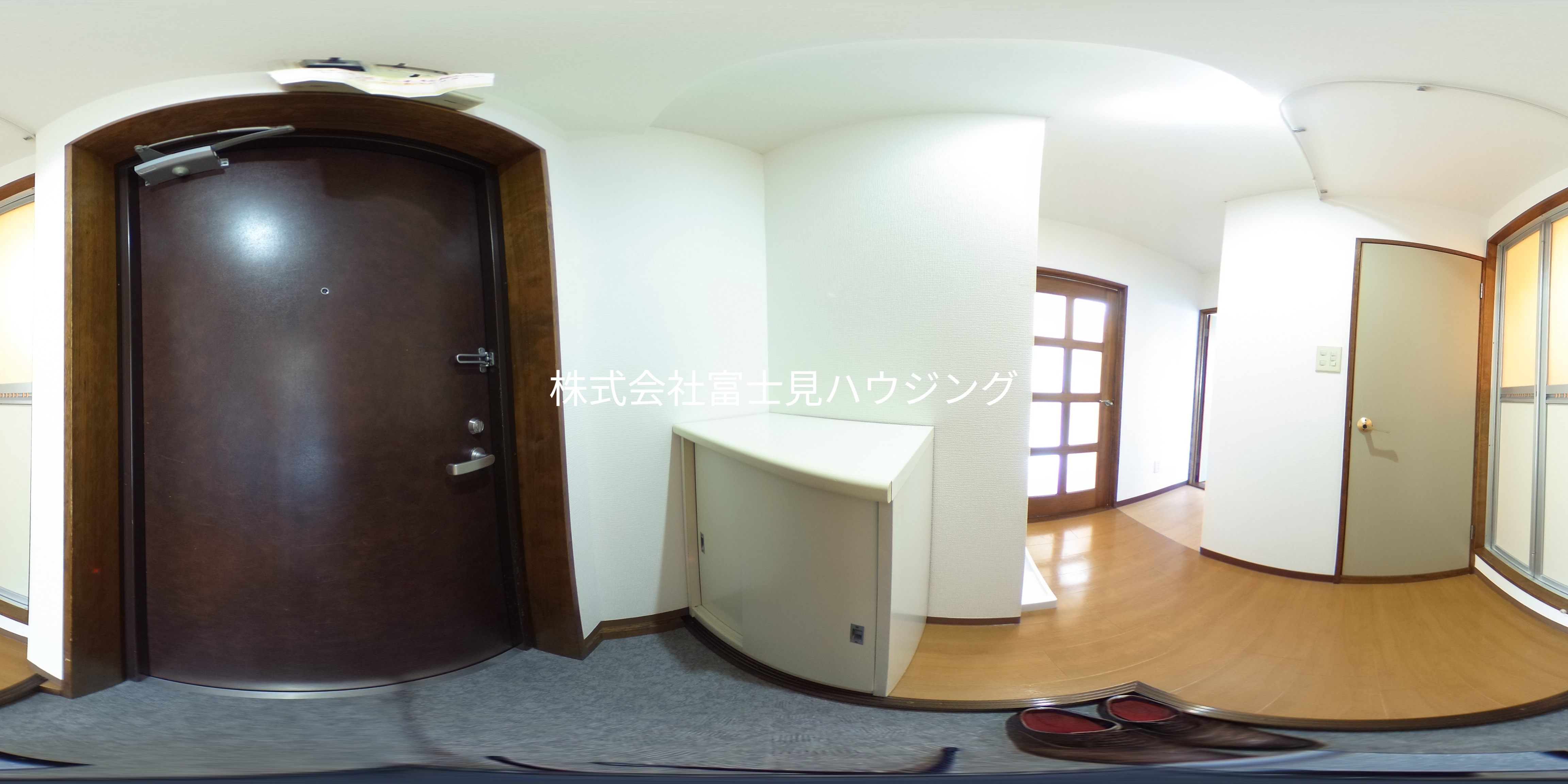 シャトル南台 玄関