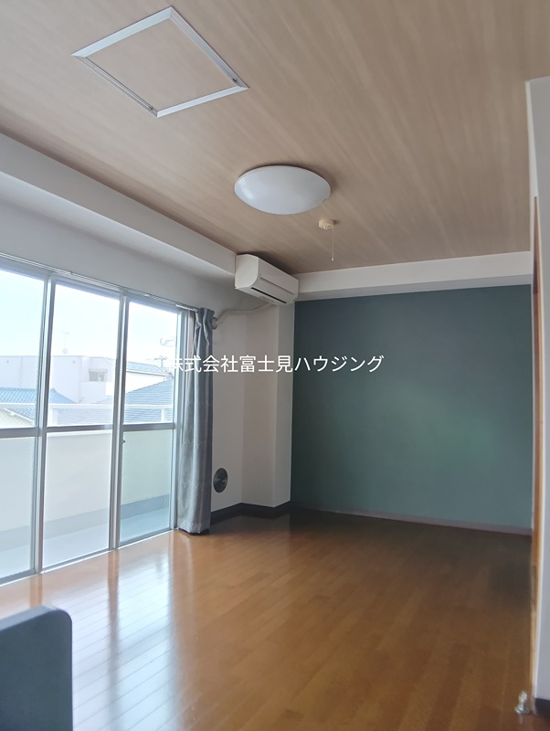 シャトル南台 リビング