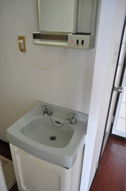 サンシティ新田辺Ｂ 洗面所