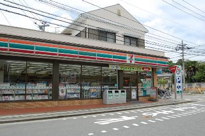 ソレイユ名島 コンビニ