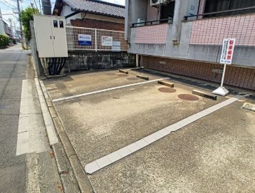 ウェルスロコ九大前 駐車場