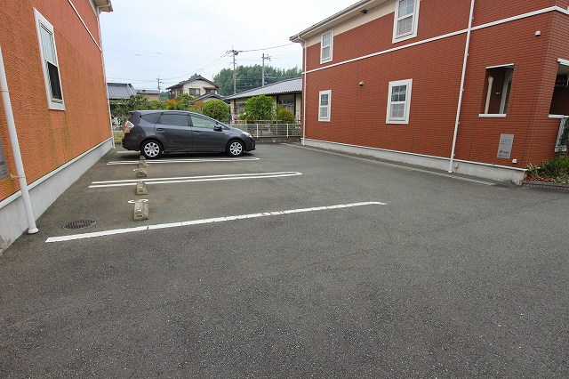 シャルマンパークＣ 駐車場