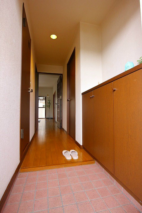 エミューズコート 玄関